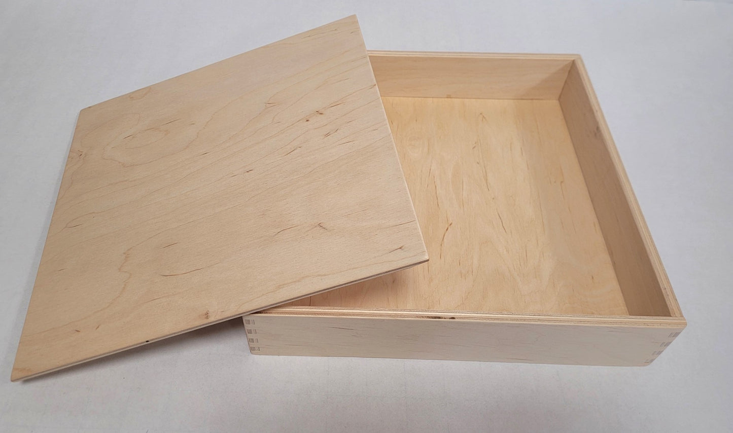 Kleine houten speelbak met deksel