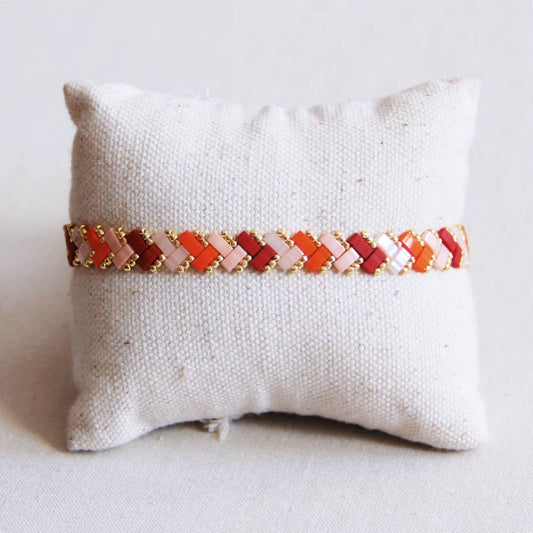 Gevlochten armband met kralen van Tila - Zalm/Oranje/Bordeaux