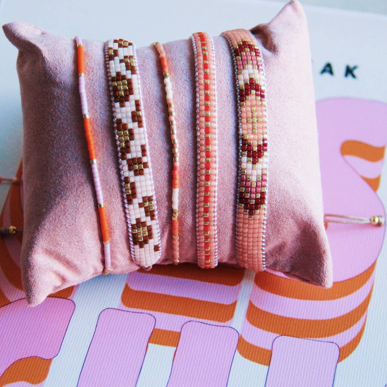 Weefarmband met luipaardprint - cognac/perzik