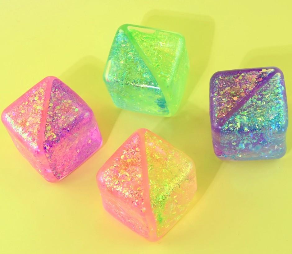 Squeeze Sugar Two-Tone Ice Cube – Fidget Toy