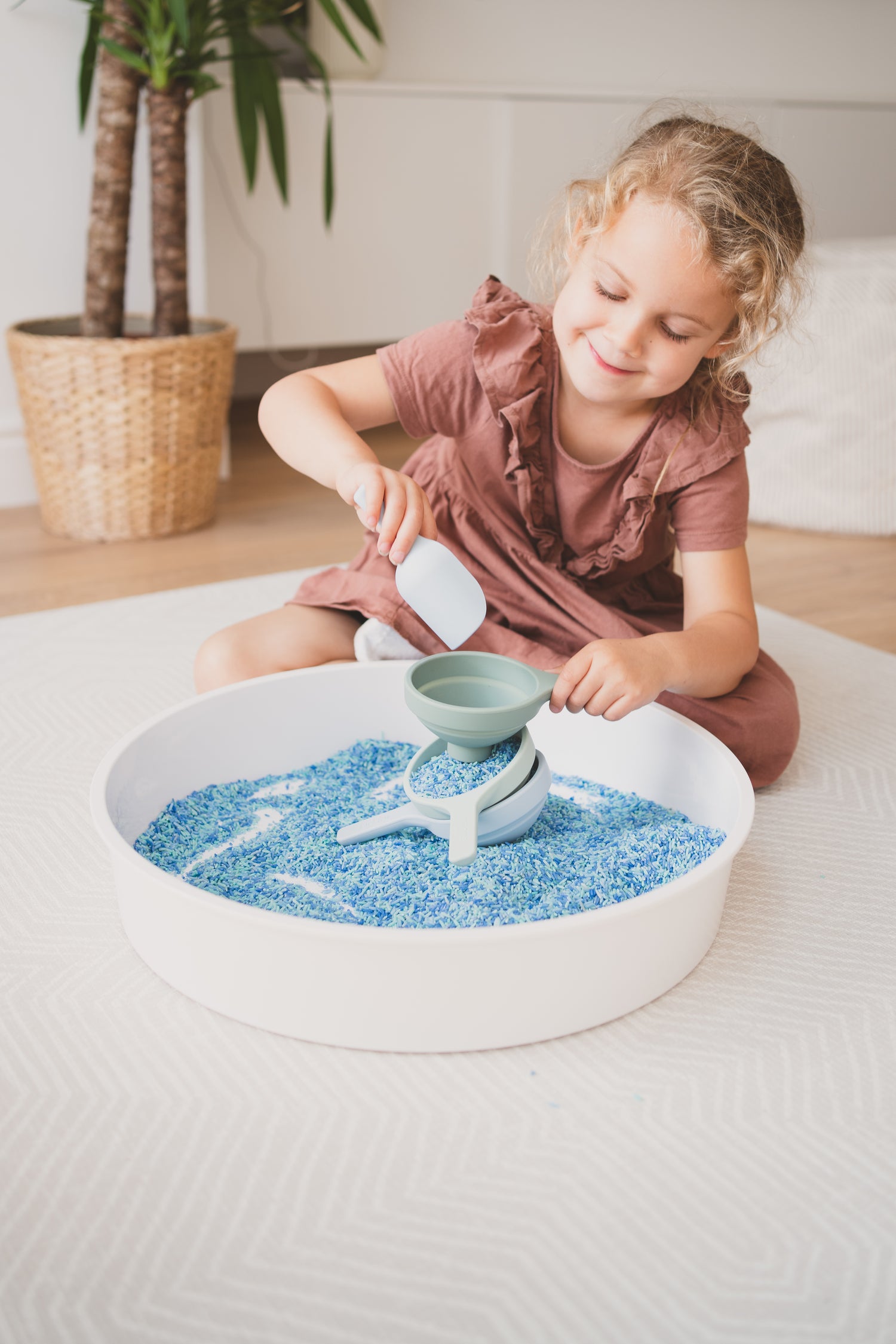 Inspire My Play inklapbare siliconen trechters – Blauw/ Groen – ideaal voor sensorisch spel bij kinderen