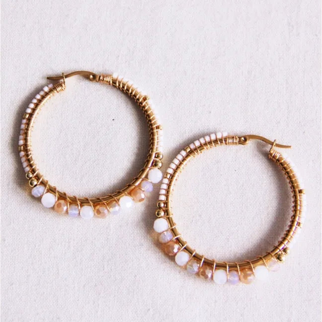 Ronde creolen met facetten en miyuki's - nude mix