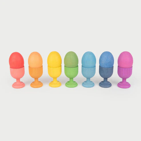 Regenboog eierdopjes met regenboog eieren - kliederspel.nl